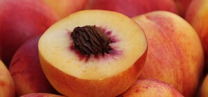 На Львівщині персикова кісточка ледь не вбила чоловіка