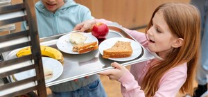 Безкоштовні гарячі обіди у школах України: що відомо про прогнраму для учнів