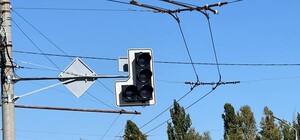 В Днепре на одном из аварийных перекрестков установили светофор по новому стандарту: где он работает