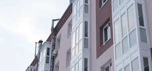 В Запорожье жители возвращаются в отстроенные квартиры после ракетного удара