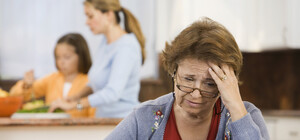 Чи дають субсидію, якщо члени сім’ї за кордоном: пояснення правил під час воєнного стану