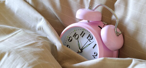 Украина переходит на летнее время: когда и как переводить часы в эти выходные