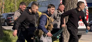 Выносили людей из-под обстрелов: как после атаки РФ на Запорожье двое подростков спасали раненых