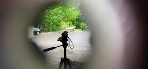 В Киеве мужчина случайно выстрелил из ружья и тяжело ранил женщину возле паркинга
