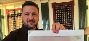 Зеленский показал документы, которые попадают на стол Путина: что в них содержится (ФОТО)