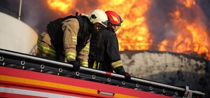 РФ обстреляла промышленный объект в Одесской области: горел резервуар с маслом