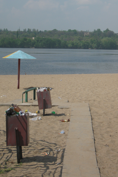 Ждановский пляж еще не готов к открытию. Фото Vgorode.ua.