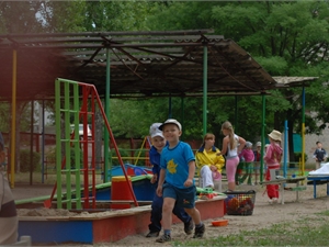 Дети чуть не отравились формальдегидом. Фото kp.ua