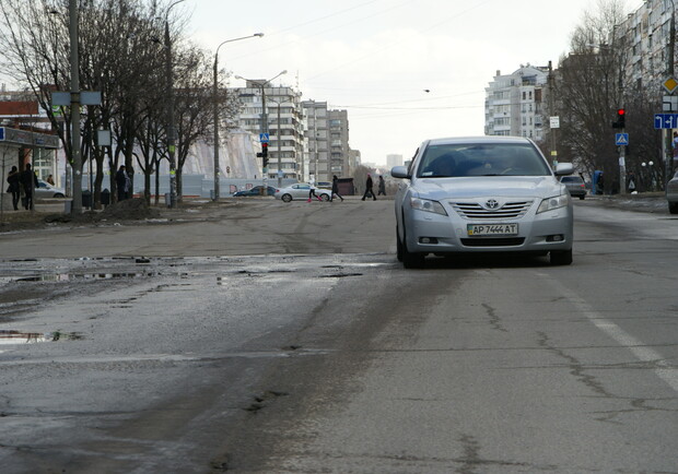 Жителям Правого берега снова придется изменить свои маршруты. Фото Vgorode.ua.