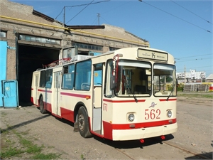 Сейчас любой желающий может прокатиться в троллейбусе на специальной экскурсии. Фото с сайта kp.ua