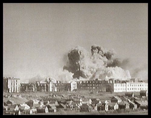 В этот день начали бомбить Запорожье. Фото world-war.ru.