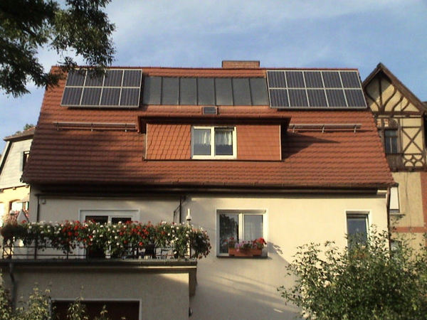Солнечную батарею  постоят на крыше одного из домов. Фото energs.net