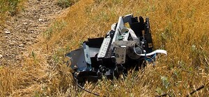 Фотофакт: в крымских скалах нашли цивилизацию - здесь турист может запросто споткнуться о... принтер