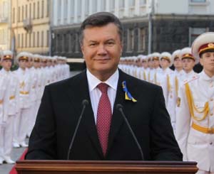 Виктор Янукович отметил сотрудников запорожской прокуратуры.
Фото president.gov.ua