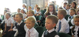 Первоклашек развлекали клоуны, а внук Ющенко Витя давал первый звонок – в киевских школах отметили День знаний
