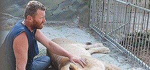 Александр Пылышенко покинул клетку львицы, однако не собирается надолго прощаться с любимицей   