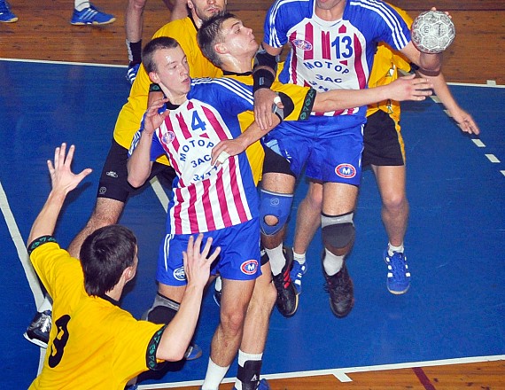 Запорожских гандболистов отправляют в Косово. Фото handball.motorsich.com.