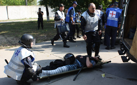 В городе проходили учения в рамках подготовки к "Евро-2012". Фото uvd.zp.ua.