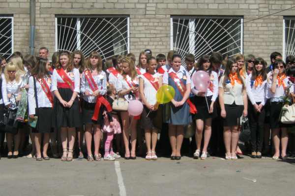 Мэр наказал виновных в срыве начала учебного года в школе N 47. Фото Vgorode.ua.