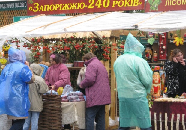 В День города запорожцев ждут на традиционной Покровской ярмарке. Фото Vgorode.ua.
