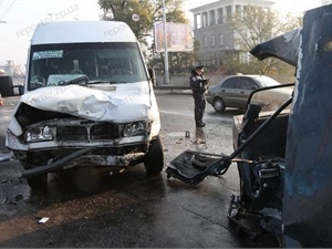 Утром на полтине произошла ужасная авария. Фото reporter.zp.ua