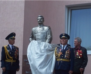 В Запорожье снова поставят памятник Сталину. 