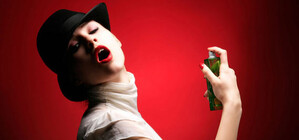 Голубая мята, сандаловое дерево и жасмин - лучшие ароматы духов для крымчан