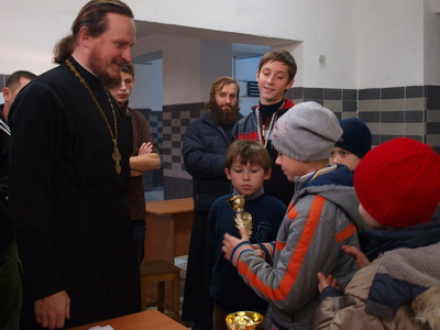 Победители получили призы. Фото Запорожской епархия. 