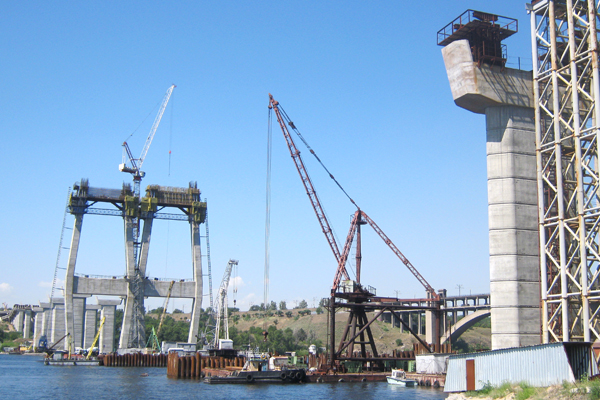 Сколько еще будут строиться запорожские мосты - вопрос риторический. Фото vgorode.ua