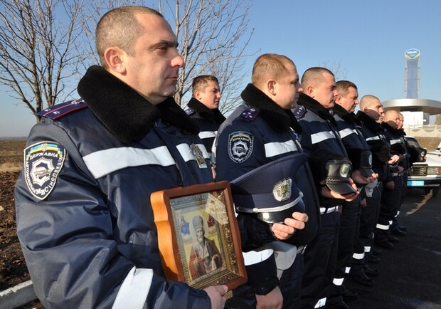 Посты ГАИ освятили священники. Фото hram.zp.ua