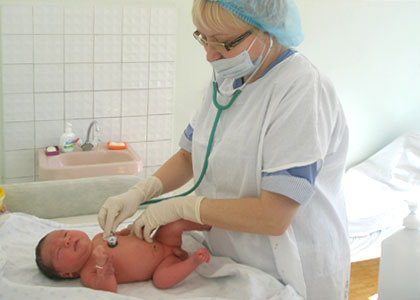 Прививку от туберкулеза украинским детям делают в роддоме. Если есть вакцины и если родители согласны. Фото babylife.com.ua