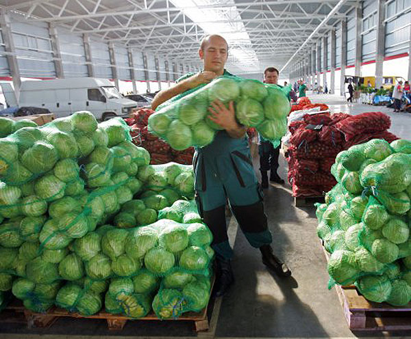 На оптовый рынок будут привозить овощи во всей области. Фото tsn.ua