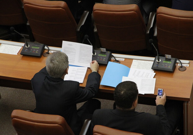 Депутатам без денег никак. Фото vgorode.ua