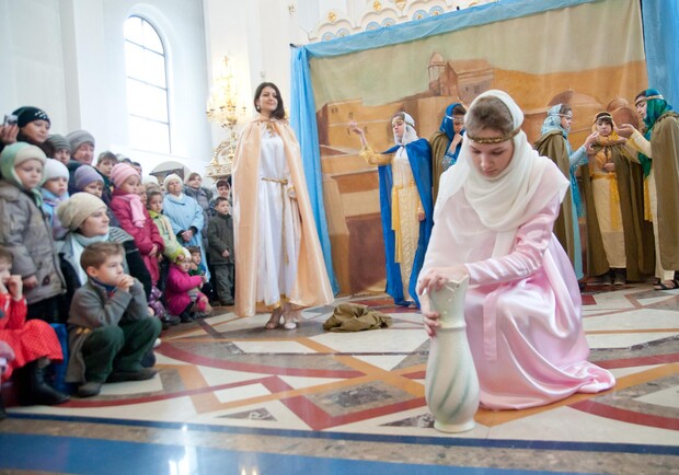Театрализованный вертеп в запорожском соборе. Фото Павла Веселкова. 