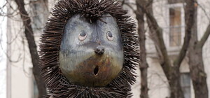 Ежика в тумане принарядили к зиме