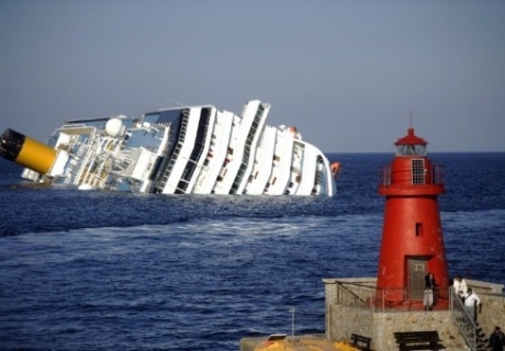 Лайнер затонул у берегов Италии. Фото vesti.kz