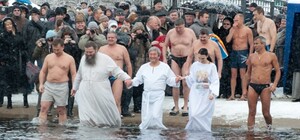 Запорожцы окунулись в ледяную воду Днепра вместе с Сином, Кальцевым и Лукой