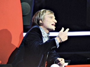 Олег Скрипка внимательно оценивает каждого конкурсанта. Фото предоставлено каналом "1+1".