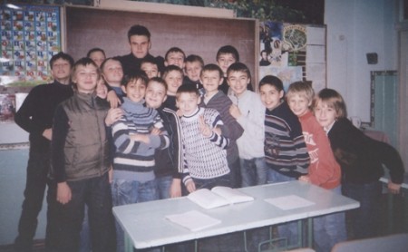 Максим Коваль приехал у ченикам своей школы. Фото fcmetalurg.com