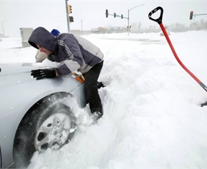 Автомобилисты попадают в снежные заносы. Фото с сайта bigpicture.ru