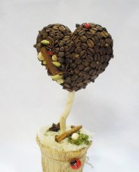 Можно подарить вот такое "дерево любви". Фото vk.com