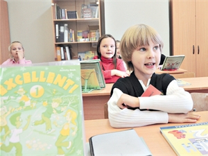 Лучше всего начинать изучение первого иностранного языка в 6-8 лет. Фото Марины ВОЛОСЕВИЧ.
