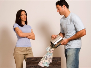 Покупка квартиры может ударить по семейному бюджету довольно ощутимо. Фото Thinkstock.
