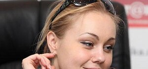 Запорожская певица Алеша решила стать ближе к народу и уехала в село