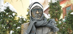 Не дай Булгакову замерзнуть, или Как модно нарядить киевские памятники