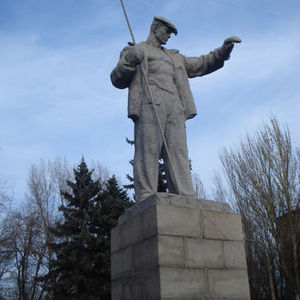 Памятник отремонтируют, оборудуют подсветкой, благоустроят прилегающую территорию. Фото: http://reporter.zp.ua