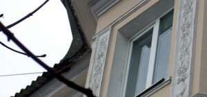 Фотофакт: На головы дончан падают кирпичные глыбы