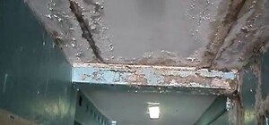 Плесень на стенах и протекающая крыша: в Крыму гибнет поликлиника