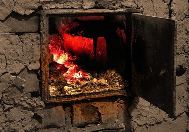 Два человека отравились угарным газом, когда топили печь. Фото с сайта tumix.ru