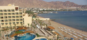 Запорожцев на отдыхе не пугают ни военное положение, ни акулы